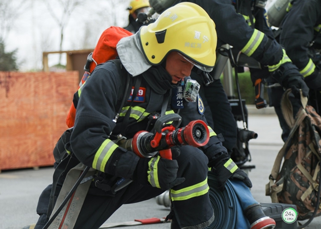 寧夏開展高層建筑滅火救援實(shí)戰(zhàn)演練暨裝備效能測試