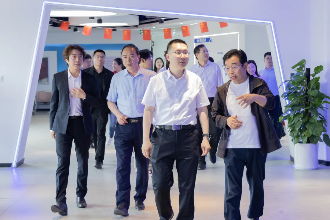 高度認(rèn)可！鄭州市發(fā)改委副主任率督導(dǎo)組蒞臨安環(huán)家調(diào)研指導(dǎo)